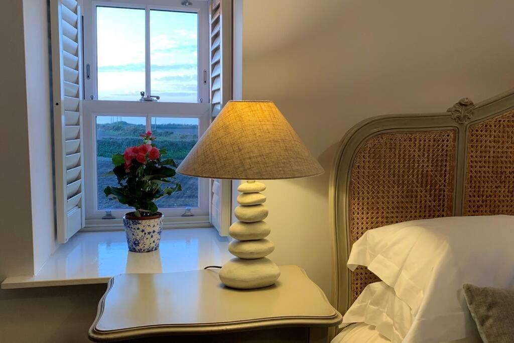 Folly Farm Cottage, Cosy, Secluded Near To Holiday home *
