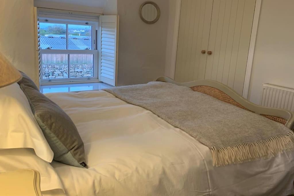 Folly Farm Cottage, Cosy, Secluded Near To