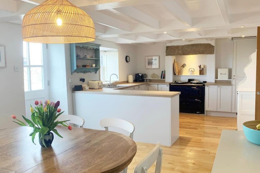 Folly Farm Cottage, Cosy, Secluded Near To