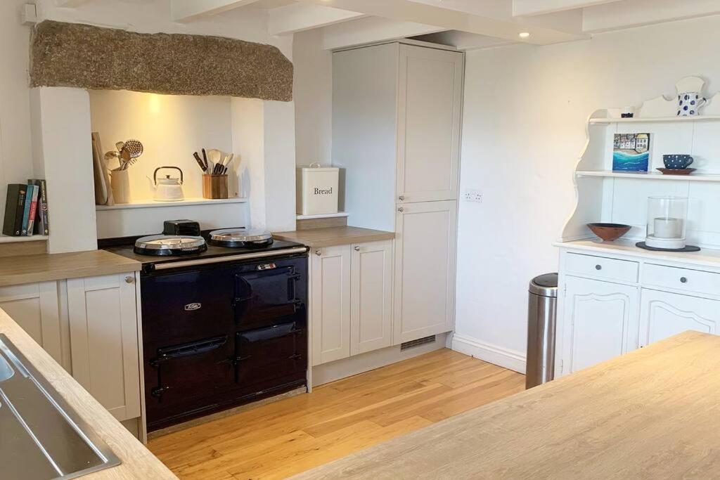 Folly Farm Cottage, Cosy, Secluded Near To *